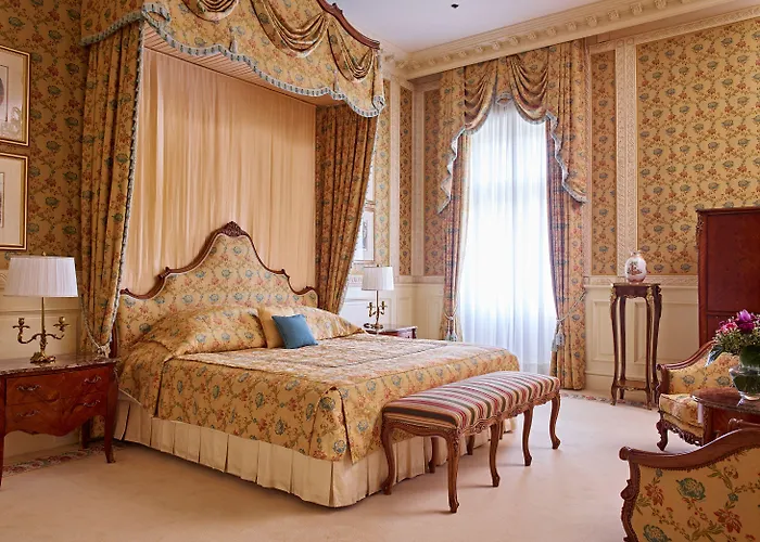 Hotel Eurostars Grand 5*