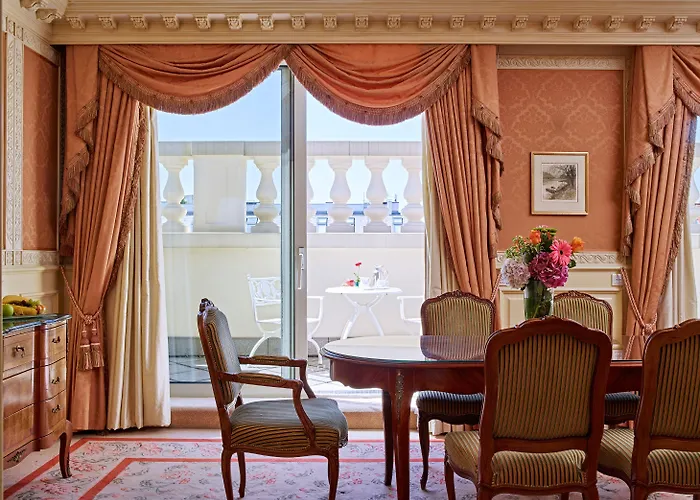 Eurostars Grand Hotel 5*