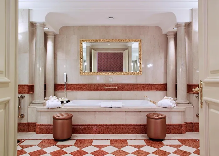 Eurostars Grand Hotel 5*