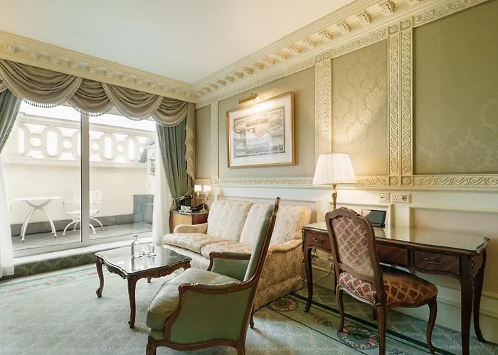 Eurostars Grand Hotel 5*
