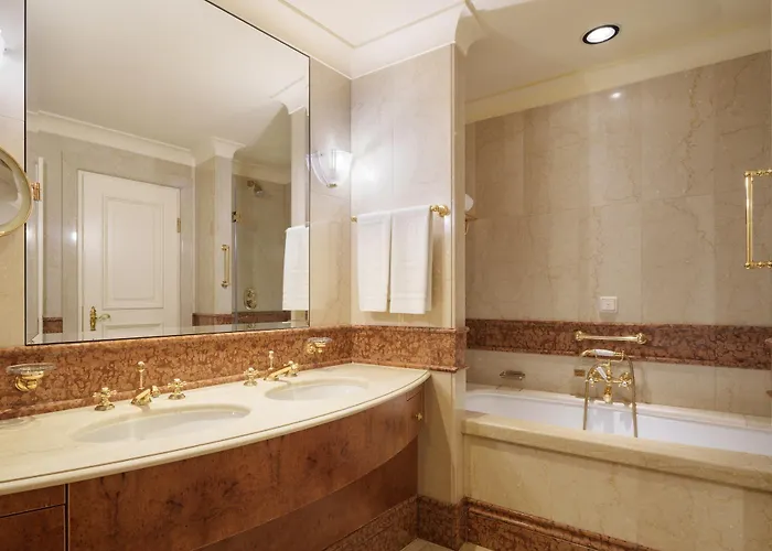 Eurostars Grand Hotel 5*