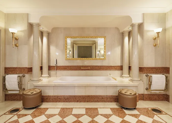 Отель Eurostars Grand 5*